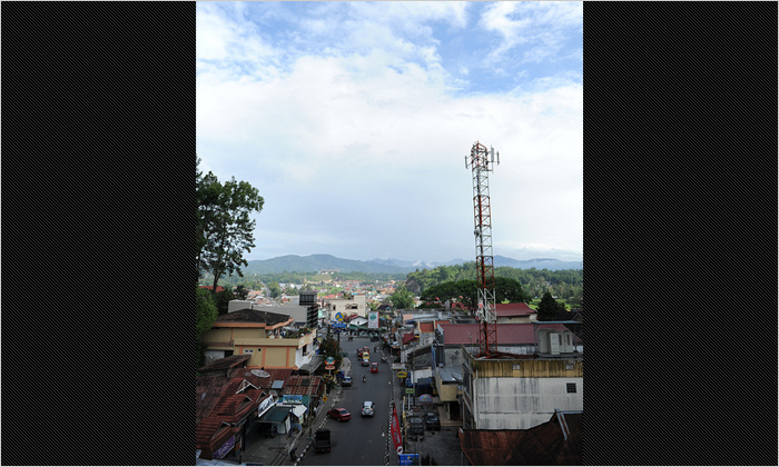 橋の上から見たブキッティンギの街